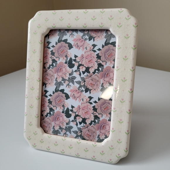 Vintage Ceramic Picture Frame with Floral Pattern - Picture 9 of 13